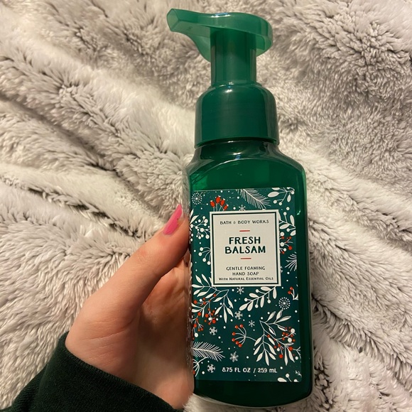 SOLD - Bath and Body Works Fresh Balsam 3 Wick Candle and Foaming Hand Soap - Picture 4 of 5